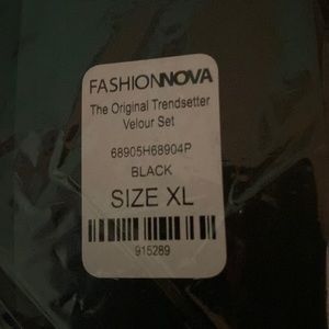 Xl brand new velour sweatsuit 25$